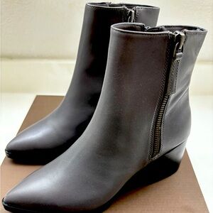Paolo Viva Bootie NWB
Moss (Gray) Leather
Size 6
$75 @ Nordstrom Rack